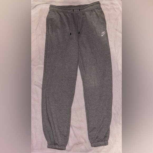 Nike Women’s Sweatpants - Picture 2 of 4